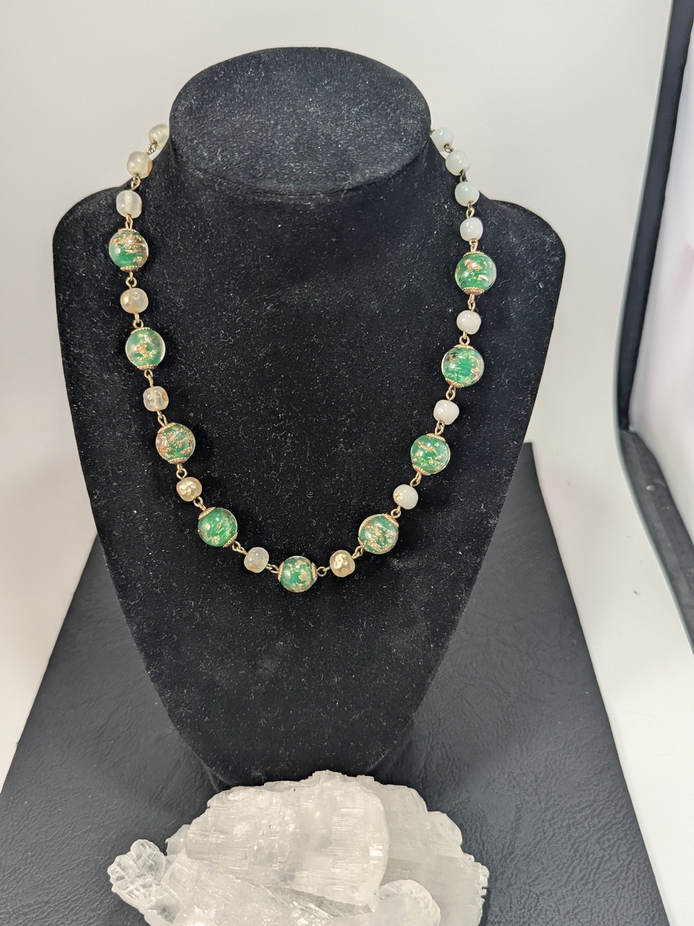VINTAGE MURANO GLASS BEADED NECKLACE EMERALD & GOLD 16.5"